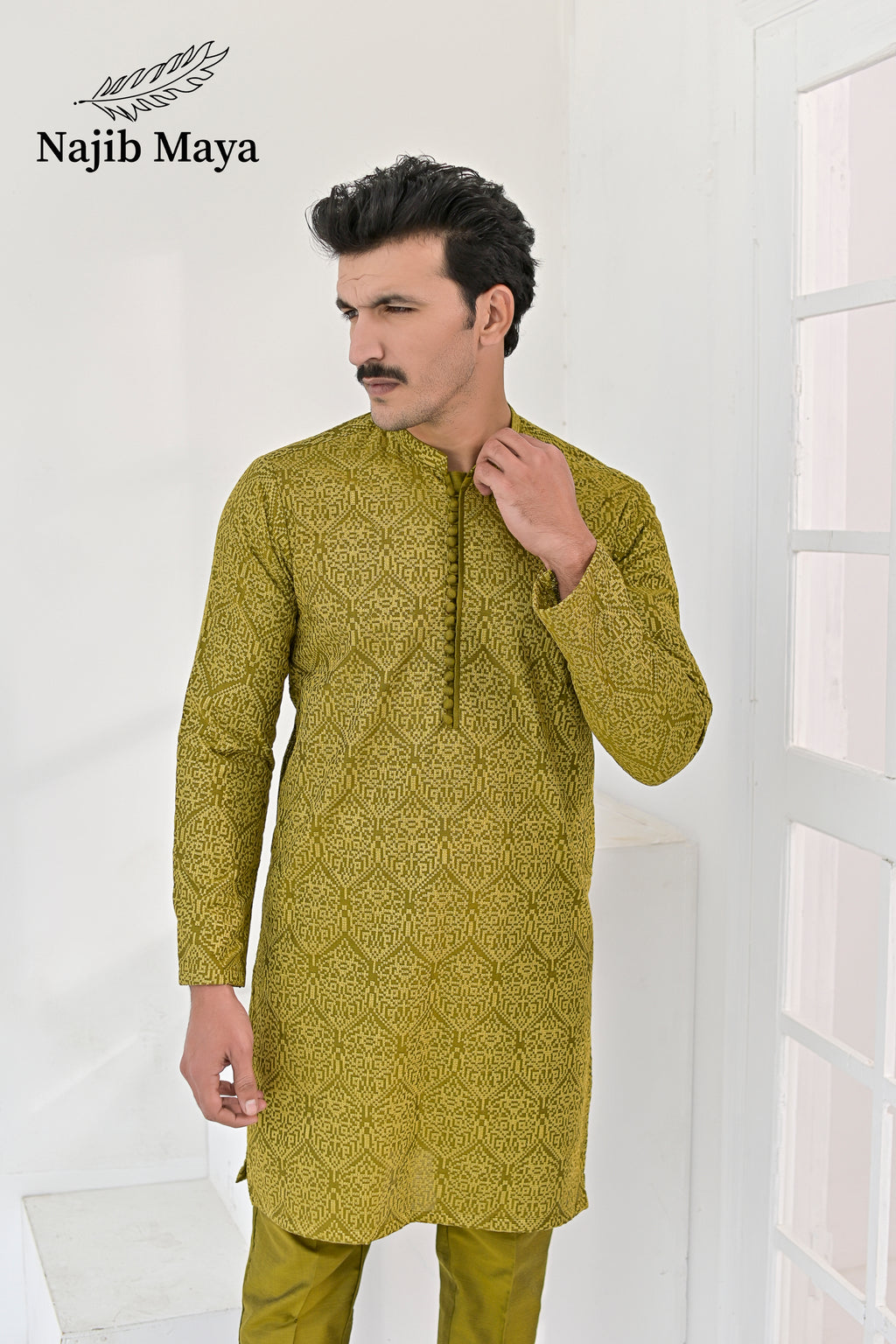 Dhaani Embroidered Kurta Pajama For Men's