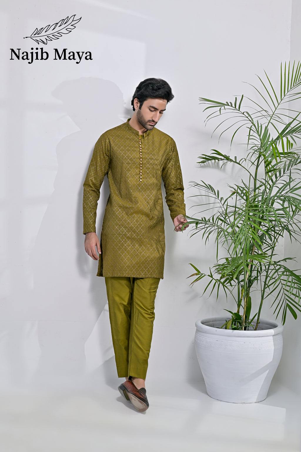 Dhaani Embroidered Kurta Pajama For Men's