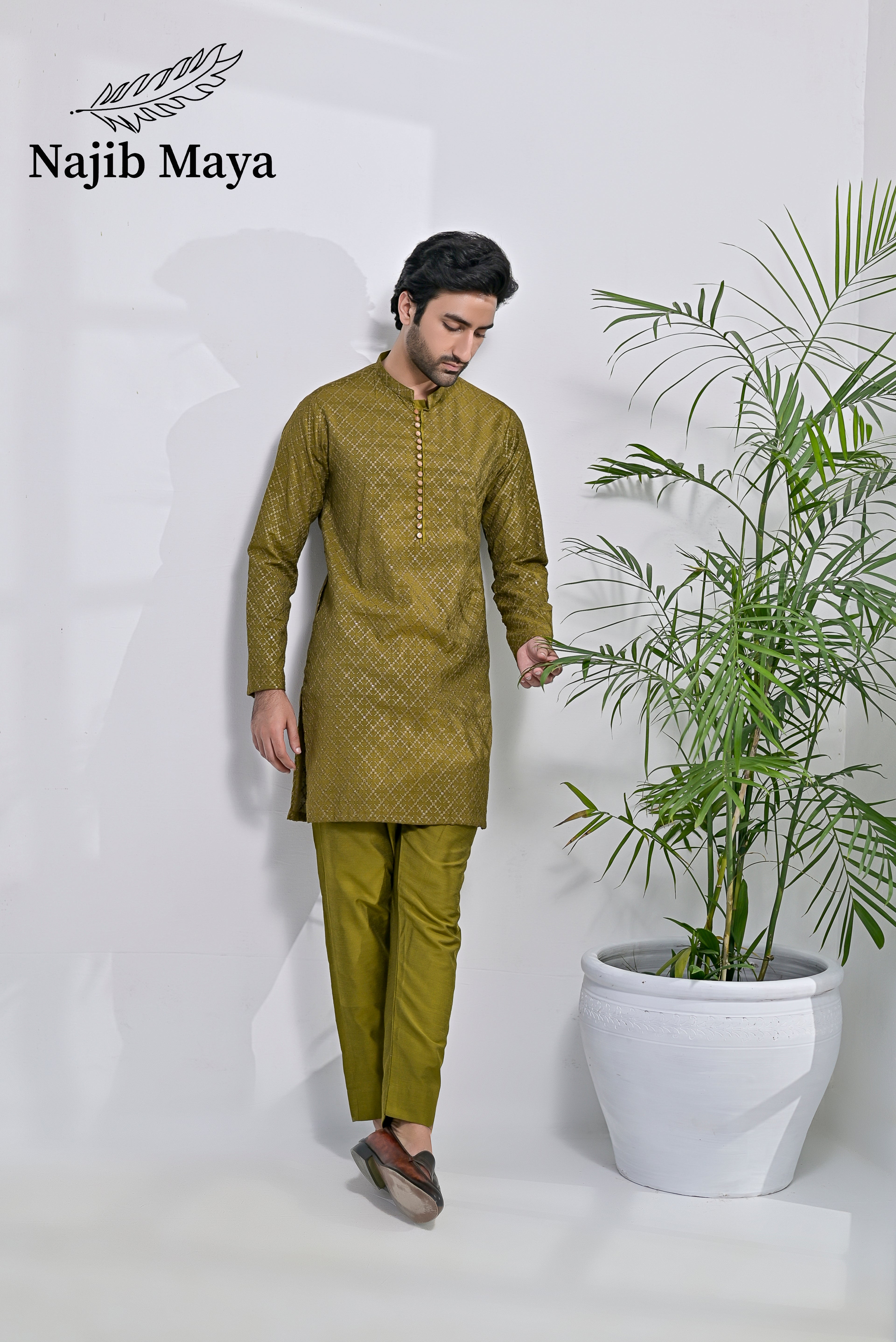 Dhaani Embroidered Kurta Pajama For Men's