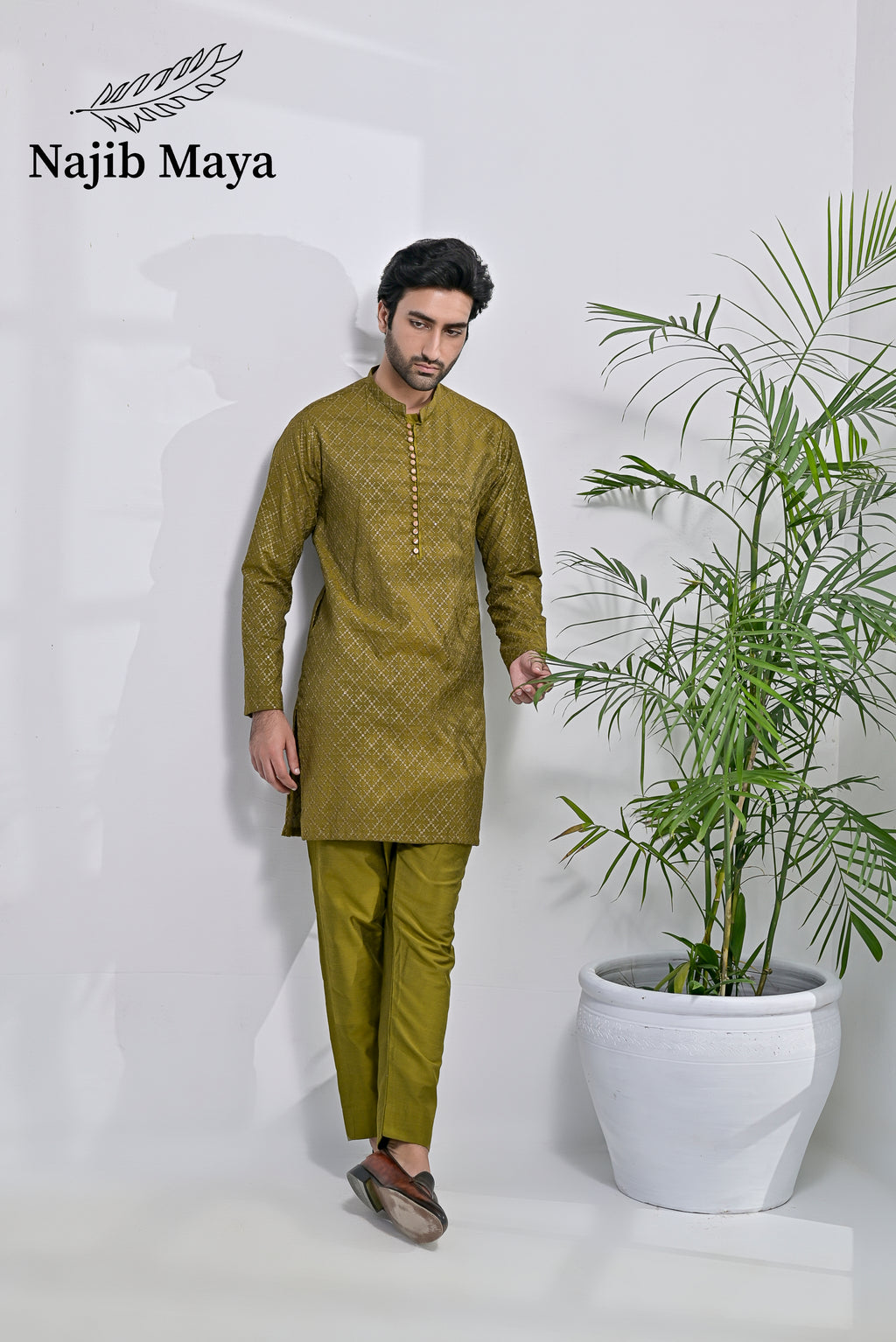 Dhaani Embroidered Kurta Pajama For Men's