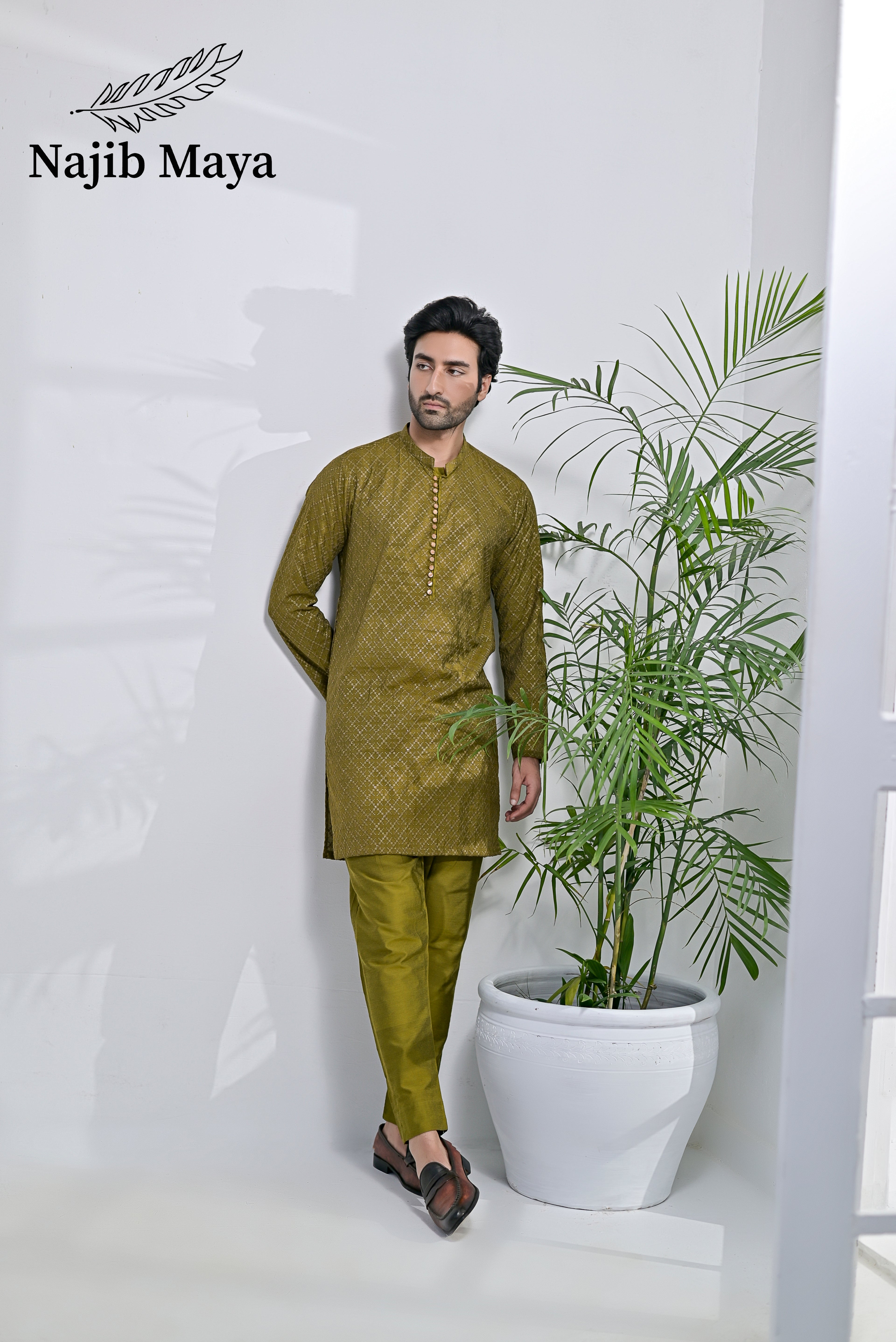 Dhaani Embroidered Kurta Pajama For Men's