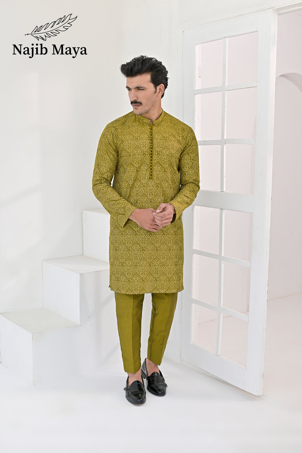 Dhaani Embroidered Kurta Pajama For Men's