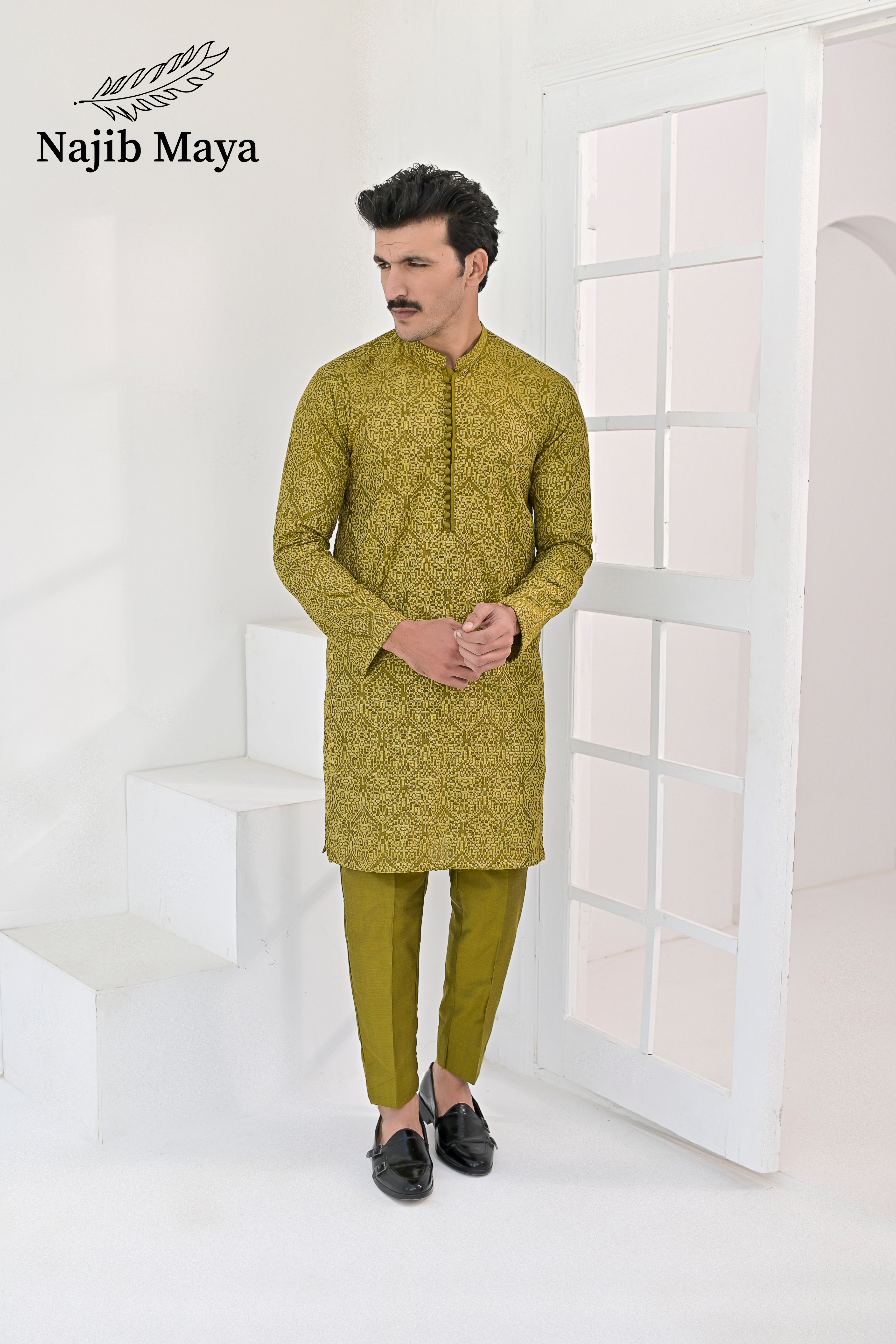 Dhaani Embroidered Kurta Pajama For Men's