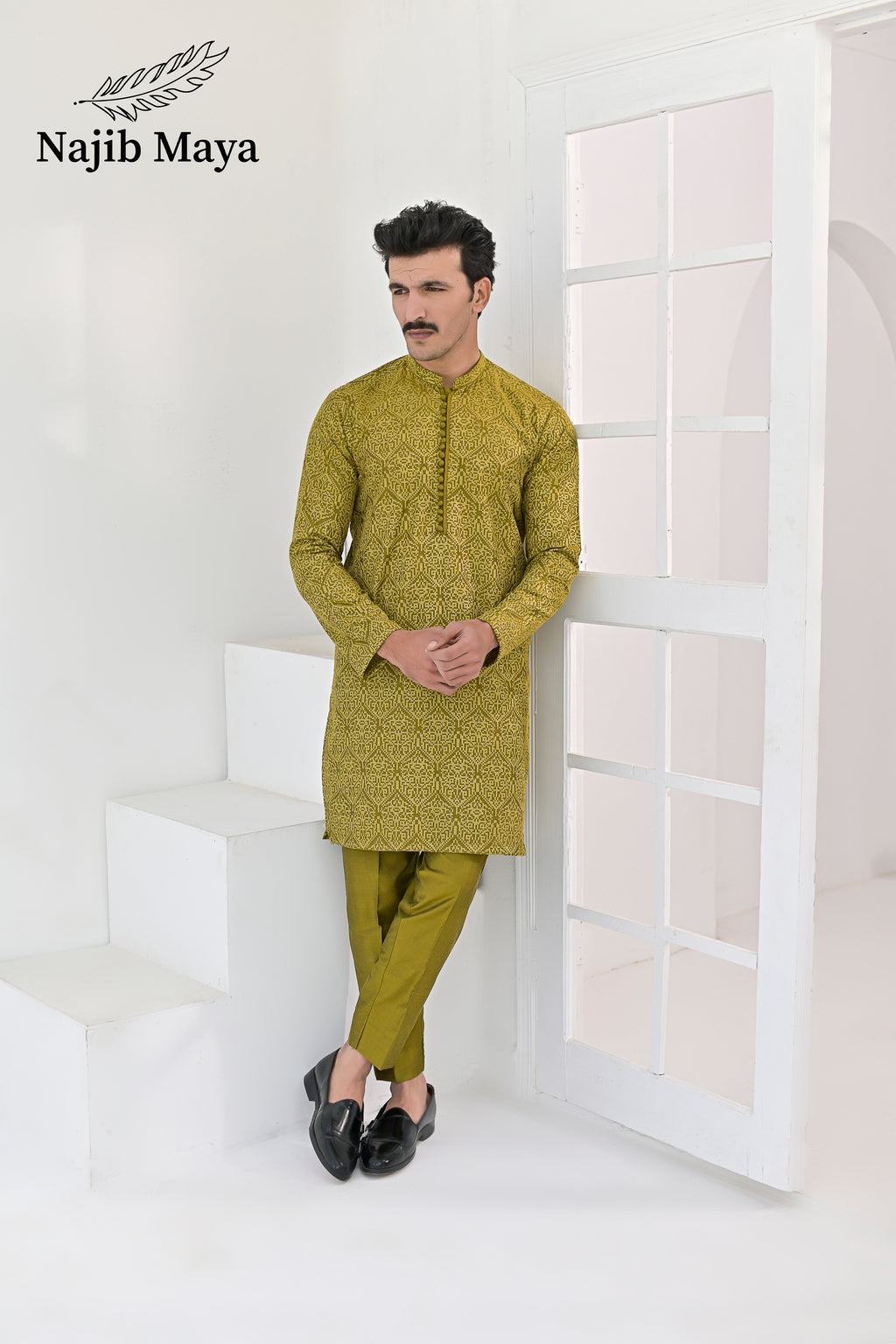 Dhaani Embroidered Kurta Pajama For Men's