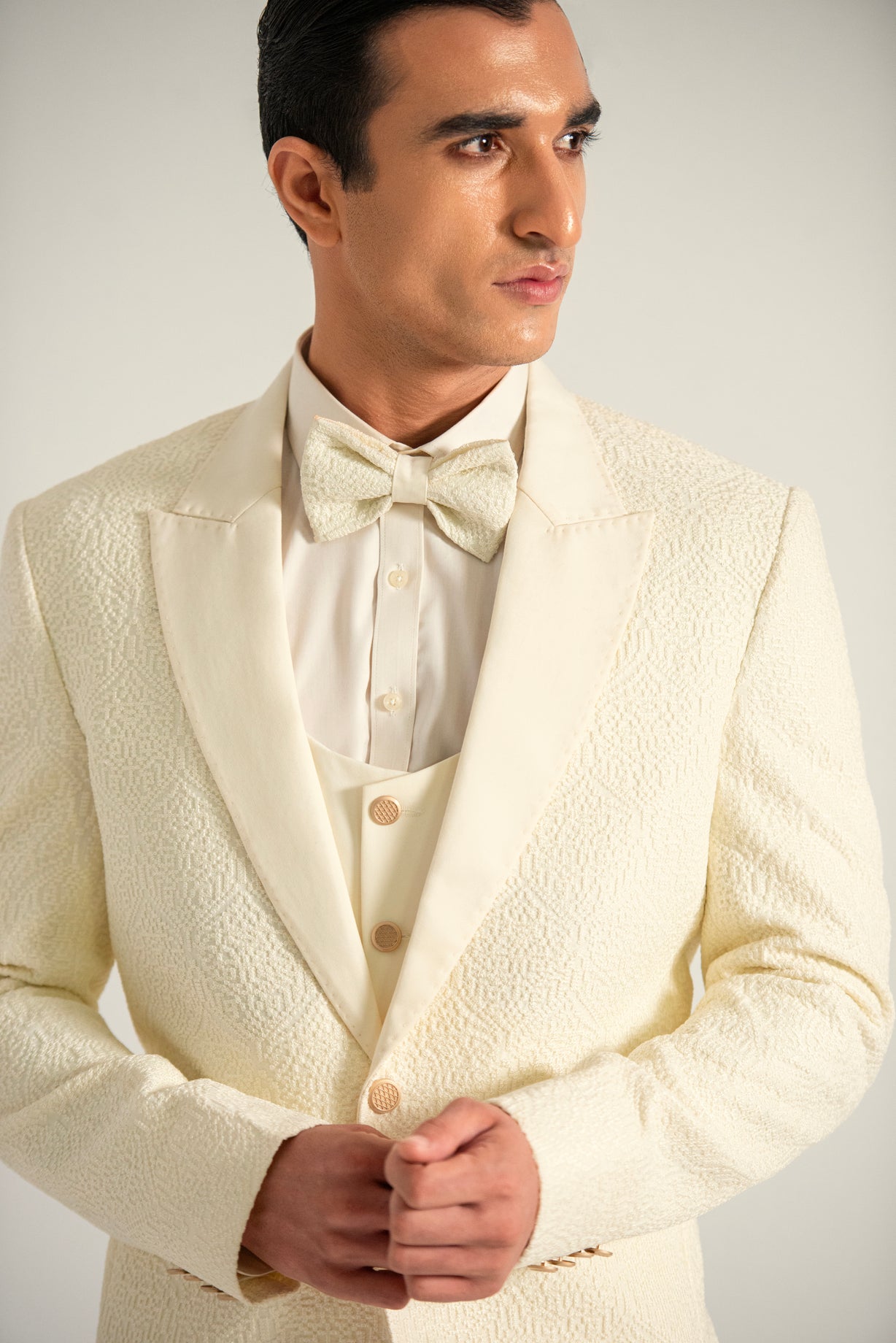 Cream Embroidery Tuxedo Coat Pant & Waistcoat For Men's
