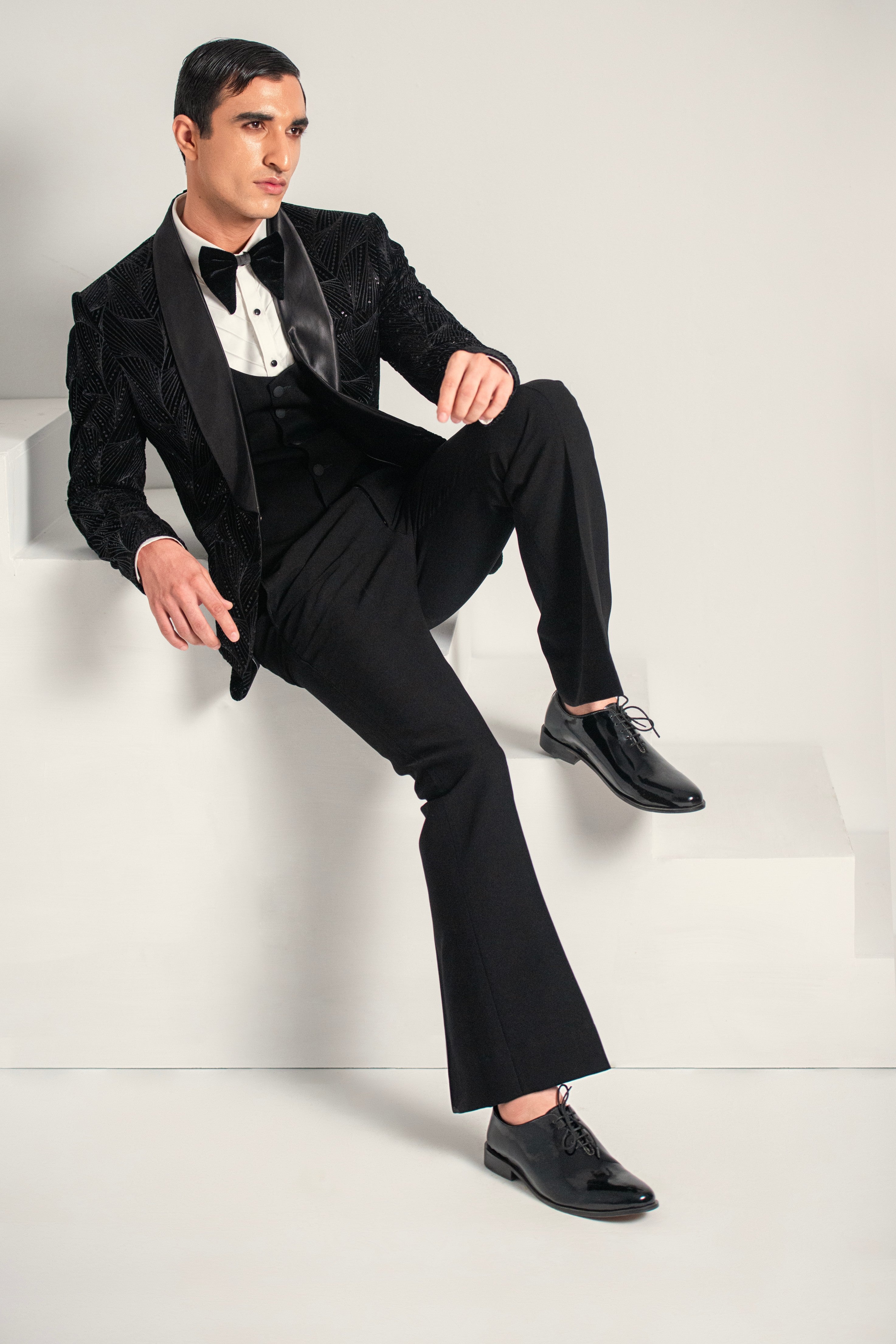 Black Velvet Embroidery Tuxedo Coat Pant & Waistcoat For Men's