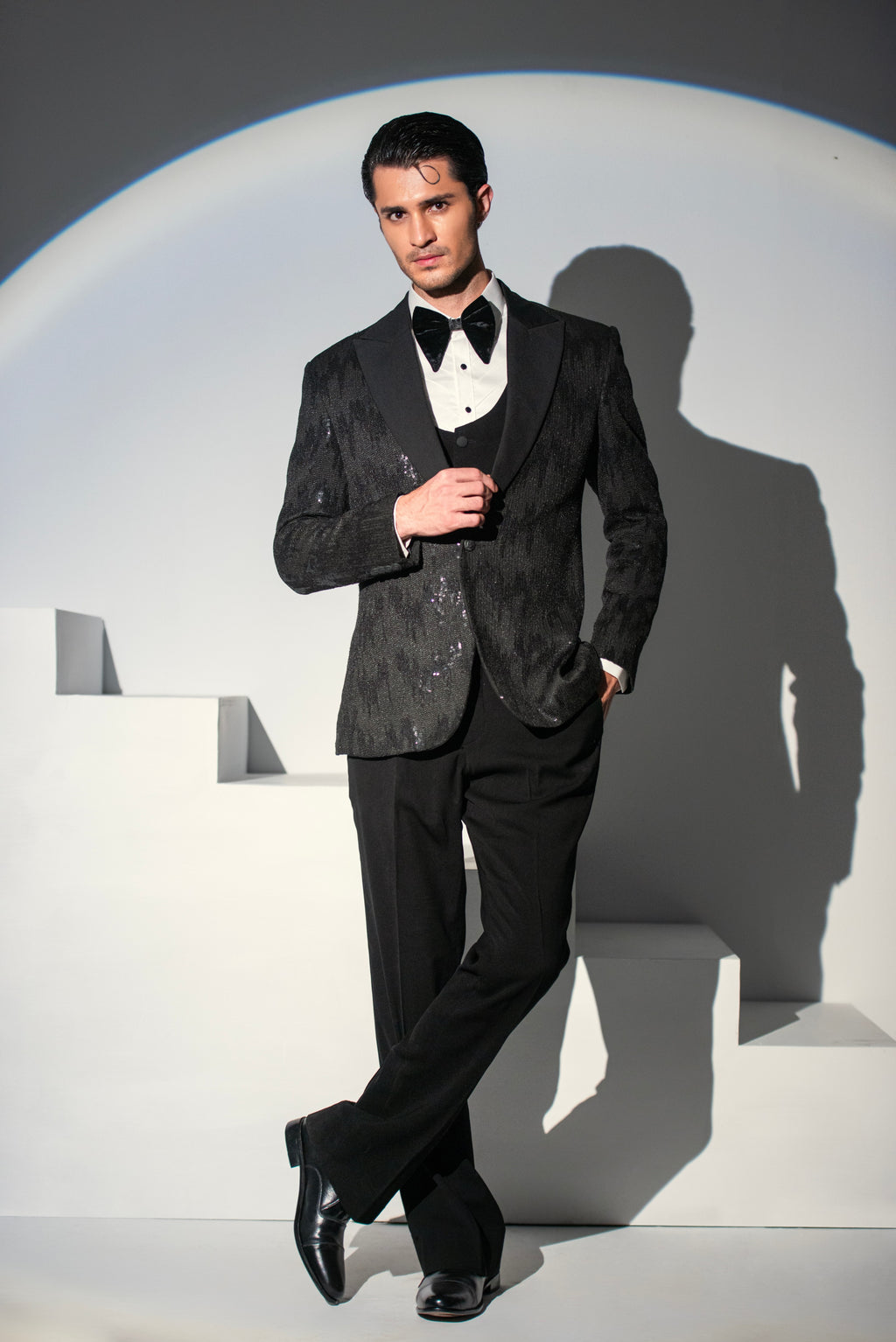 Black Embroidery Tuxedo Coat Pant & Waistcoat For Men's