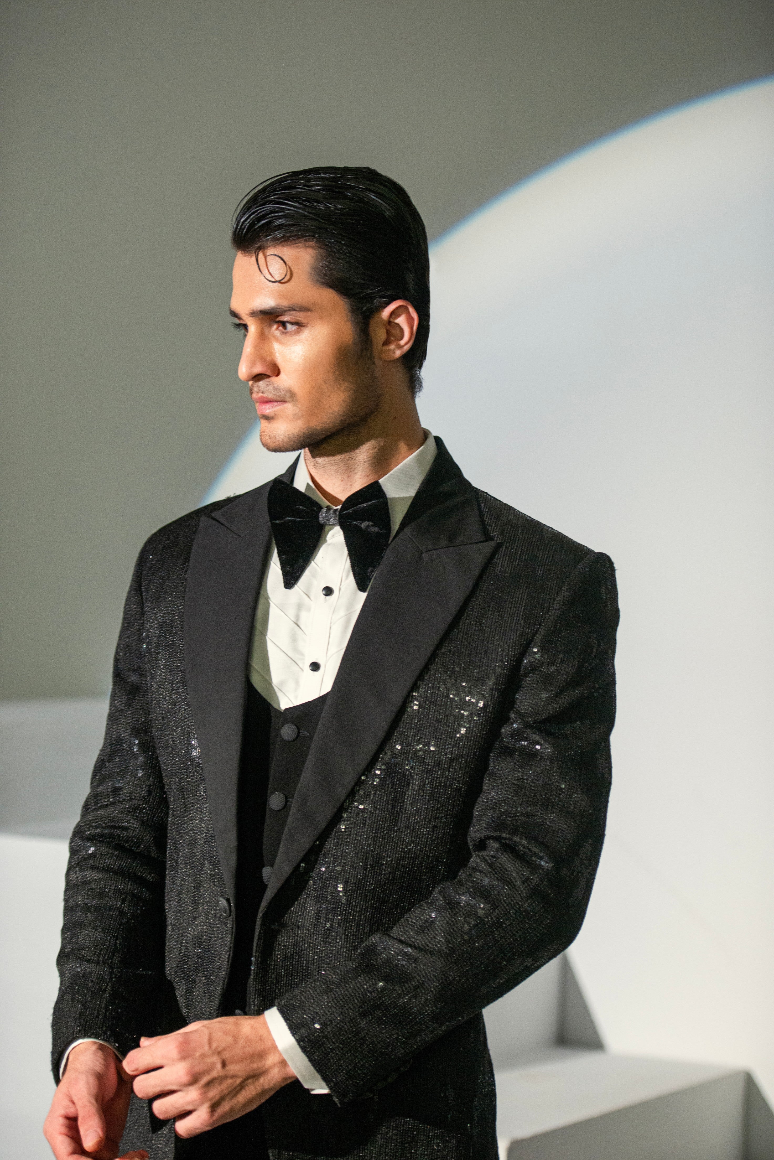 Black Embroidery Tuxedo Coat Pant & Waistcoat For Men's