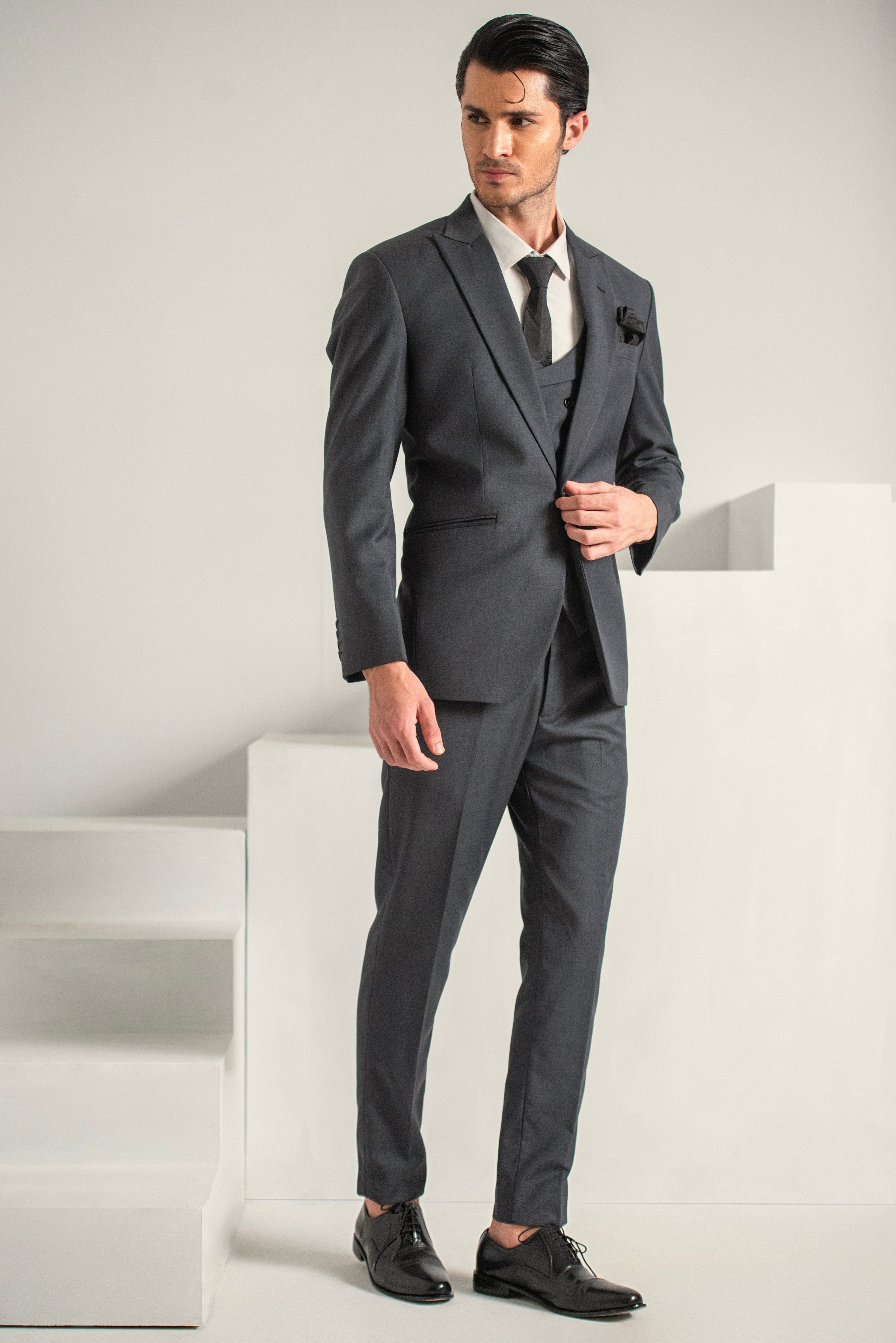 Grey Elegant Coat Pant & Waistcoat For Men's