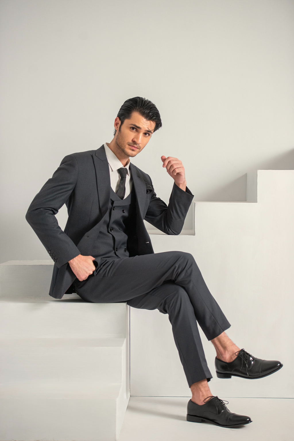 Grey Elegant Coat Pant & Waistcoat For Men's
