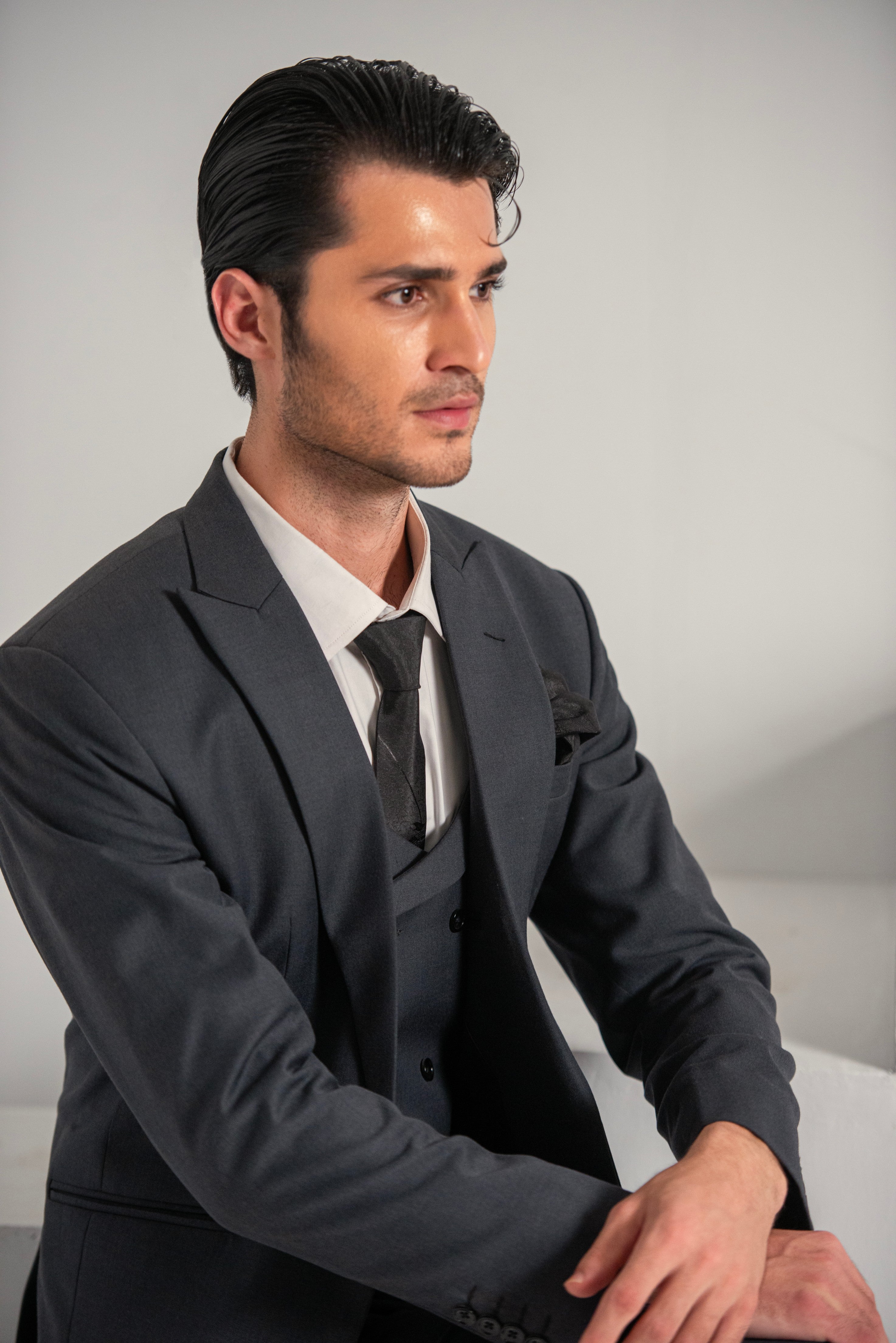 Grey Elegant Coat Pant & Waistcoat For Men's Secondary image