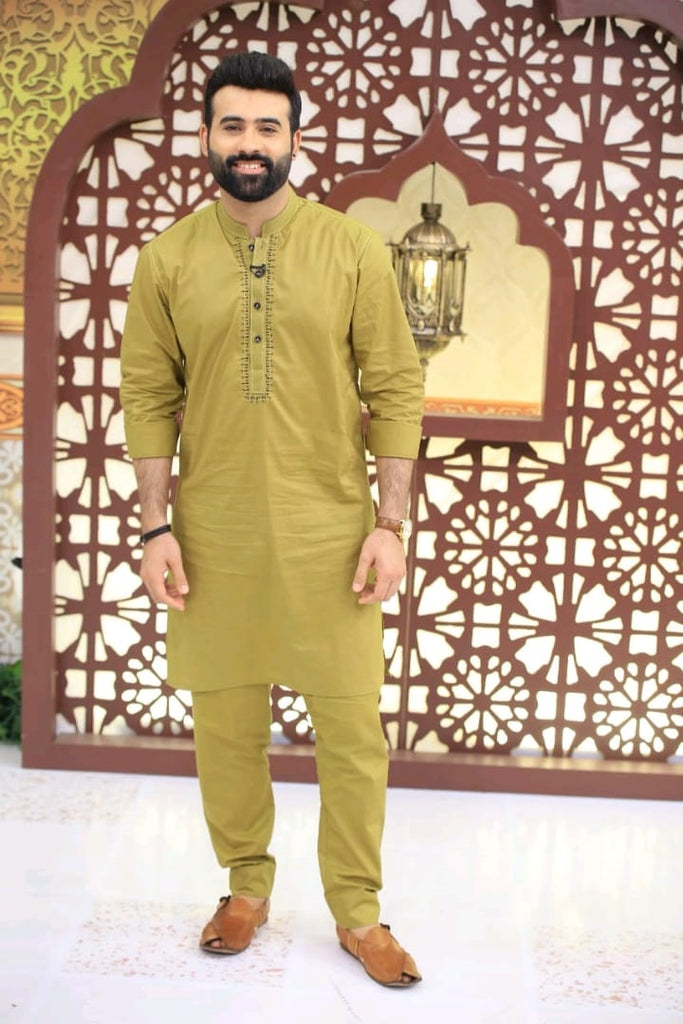 Green Embroidered Kurta Pajama For Men's