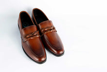 Load image into Gallery viewer, Brown Cut Shoes For Men&#39;s